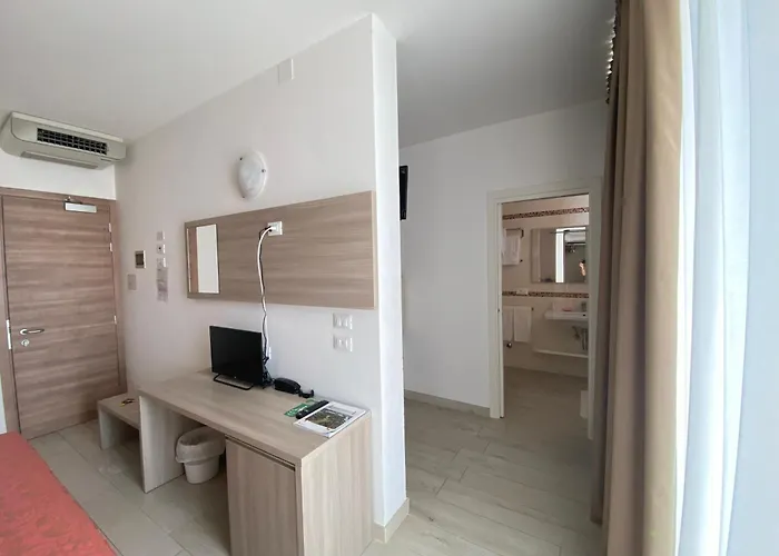 Kennedy Hotel 3*