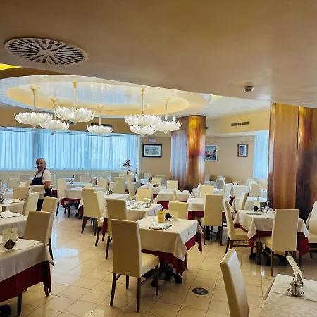 Kennedy Hotel 3*