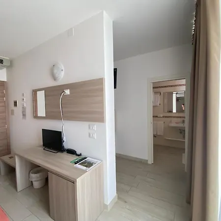 Kennedy Hotel 3*