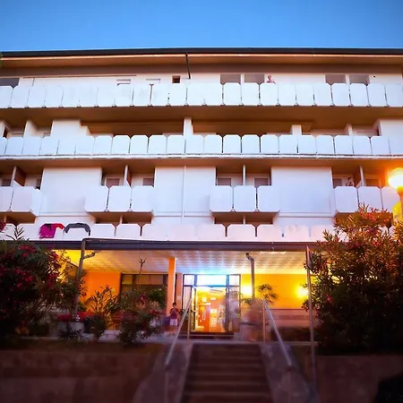 Kennedy Hotel 3*